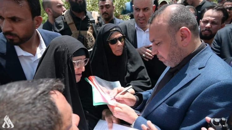 وزير العمل يعلن صرف راتب الحماية الاجتماعية لشهر نيسان وإطلاق منح الطلاب