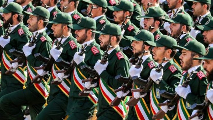 الحرس الثوري يلوح يإغلاق مضيق هرمز