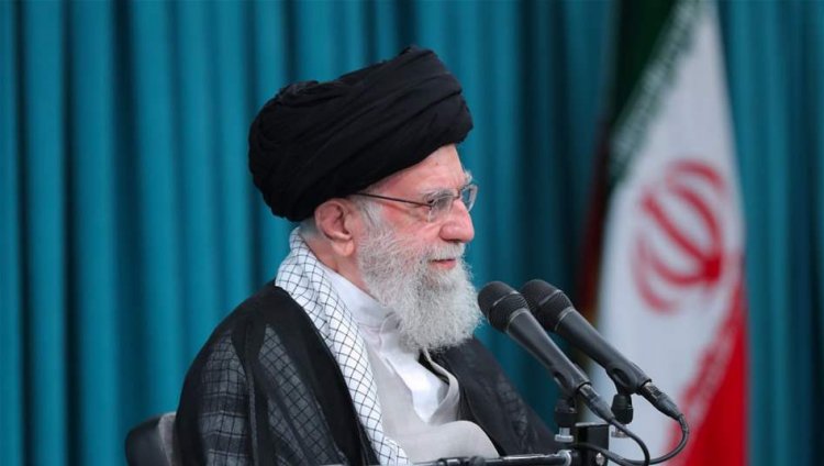 السيد الخامنئي يصدر بياناً بشأن حادث حريق ميناء رجائي